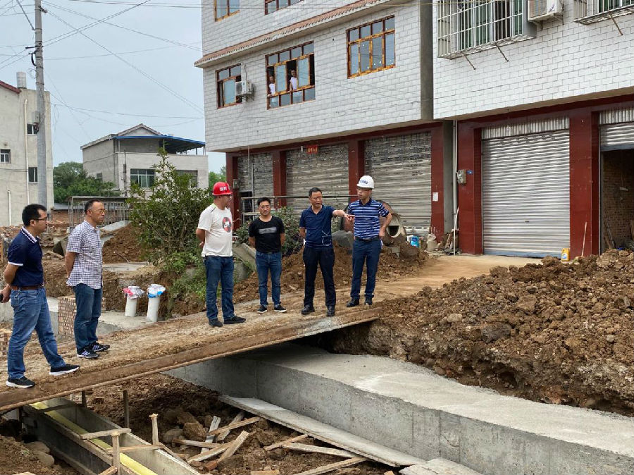 梓潼縣委書記周琳調(diào)研S209線梓潼縣城至江油河口段改建工程1.jpg 39664a5908e658cdb5b23341418096cf.jpg