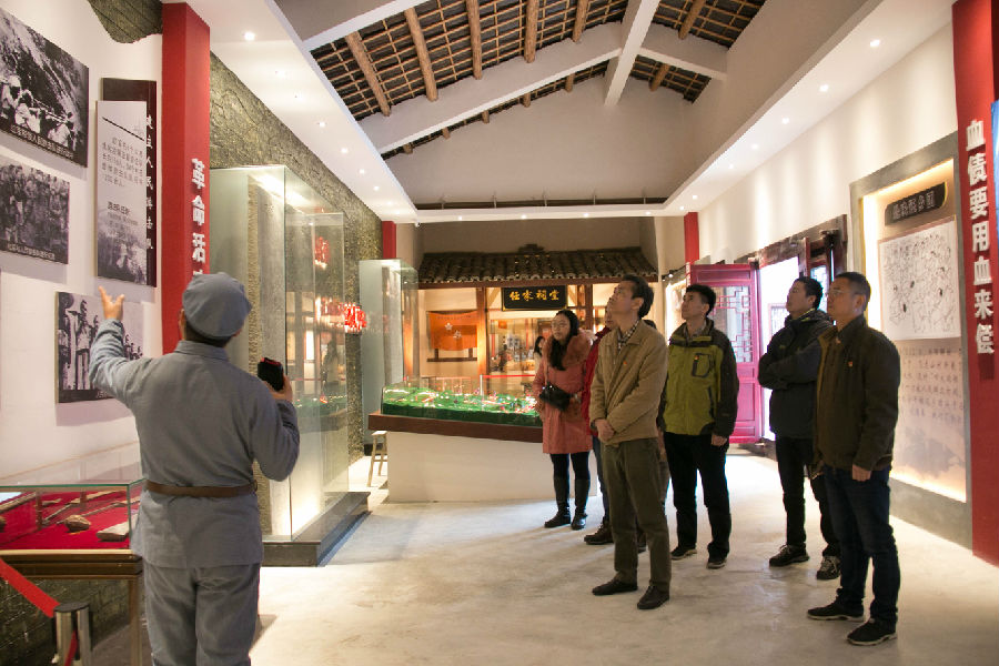 交發(fā)集團(tuán)機(jī)關(guān)黨總支組織開(kāi)展“五重守初心”主題黨日活動(dòng)3.jpg 94e2ecdb8bbc0b9d20b19db9cdd6d9fb.jpg