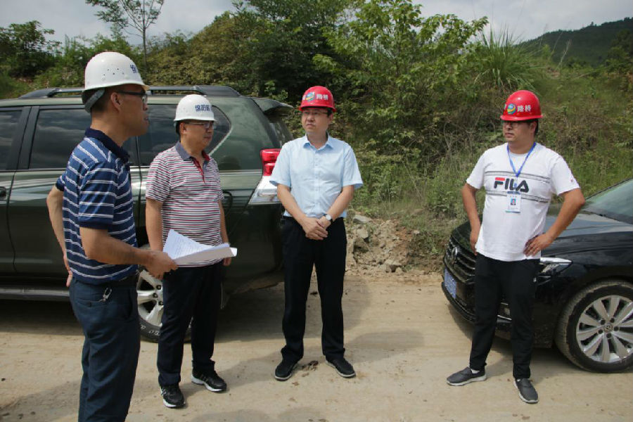 梓潼縣政協(xié)主席敬友忠調(diào)研S209線(xiàn)梓潼縣城至江油河口段改建工程項(xiàng)目建設(shè)工作1.jpg 952da4aed8f983f8ae093b9794e02fd4.jpg