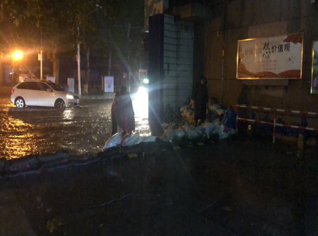 交發(fā)實(shí)業(yè)再獲錦旗和感謝信1.jpg a2cbe359b906e63c2fe6adba211296e9.jpg