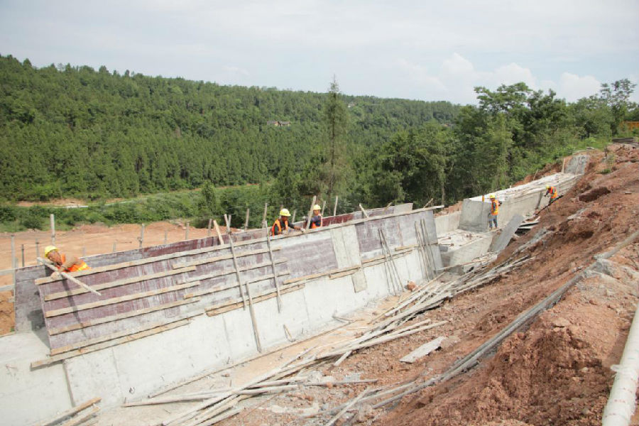 梓潼縣政協(xié)主席敬友忠調(diào)研S209線(xiàn)梓潼縣城至江油河口段改建工程項(xiàng)目建設(shè)工作3.jpg c8572f1cb3fc22e4738b59c11f6a1406.jpg