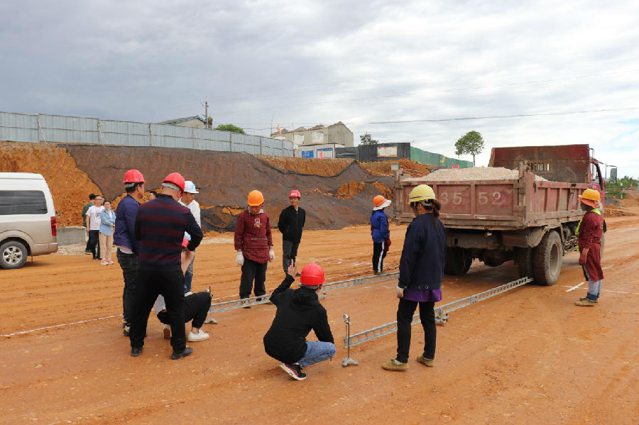 東西第二干道(安州段)項(xiàng)目路基工程順利通過驗(yàn)收1.jpg e2e3b6d9824deaf271d9e791990e945d.jpg