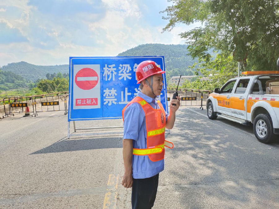 2020年綿陽市汛期公路搶通保通和橋梁 安全管控應(yīng)急演練圓滿舉行3.jpg f1a047b9f0281da4c4655abf9cac0e1d.jpg