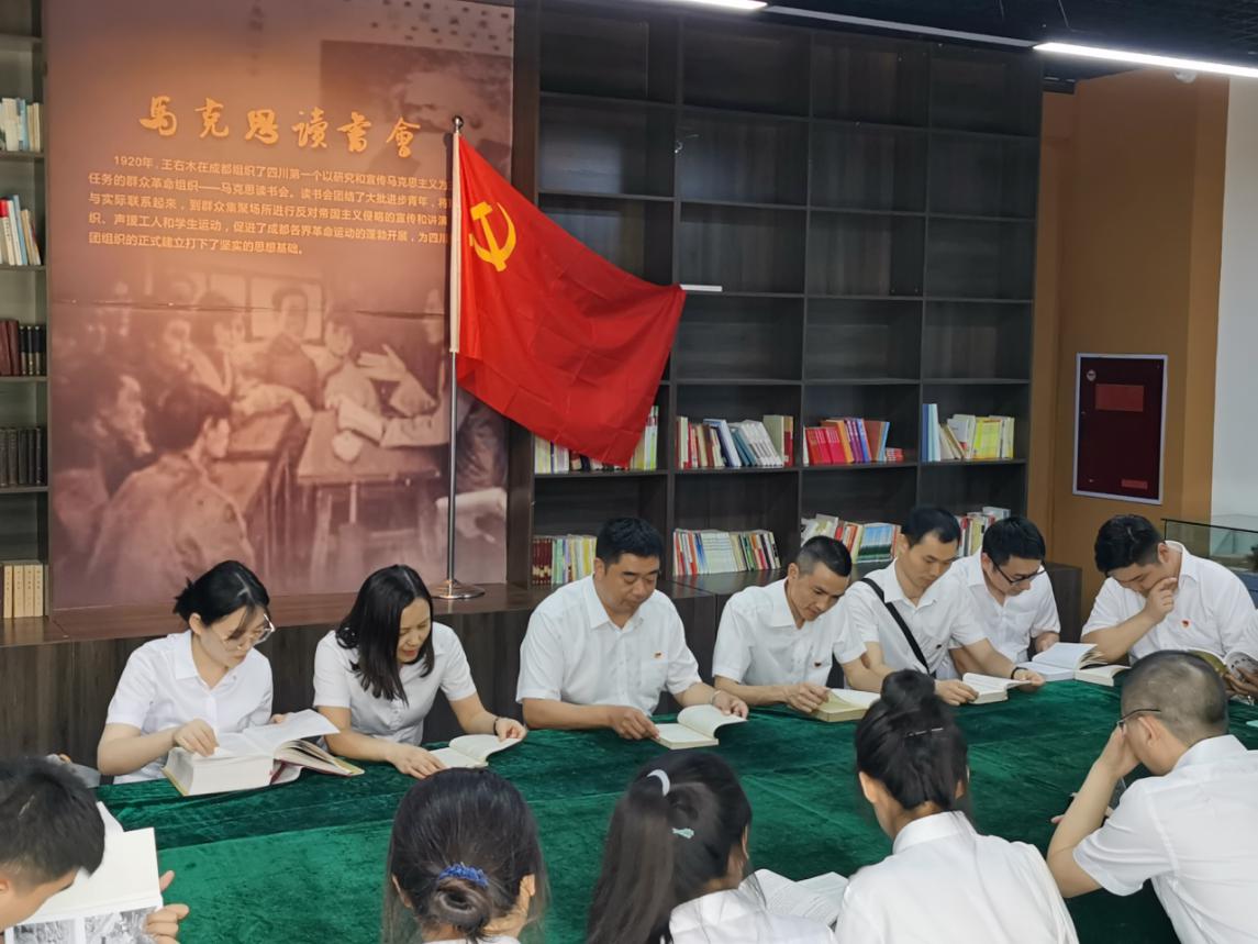 不忘初心謀發(fā)展 牢記使命再起航2.jpg fd4726098033e32b31319c78a3045107.jpg